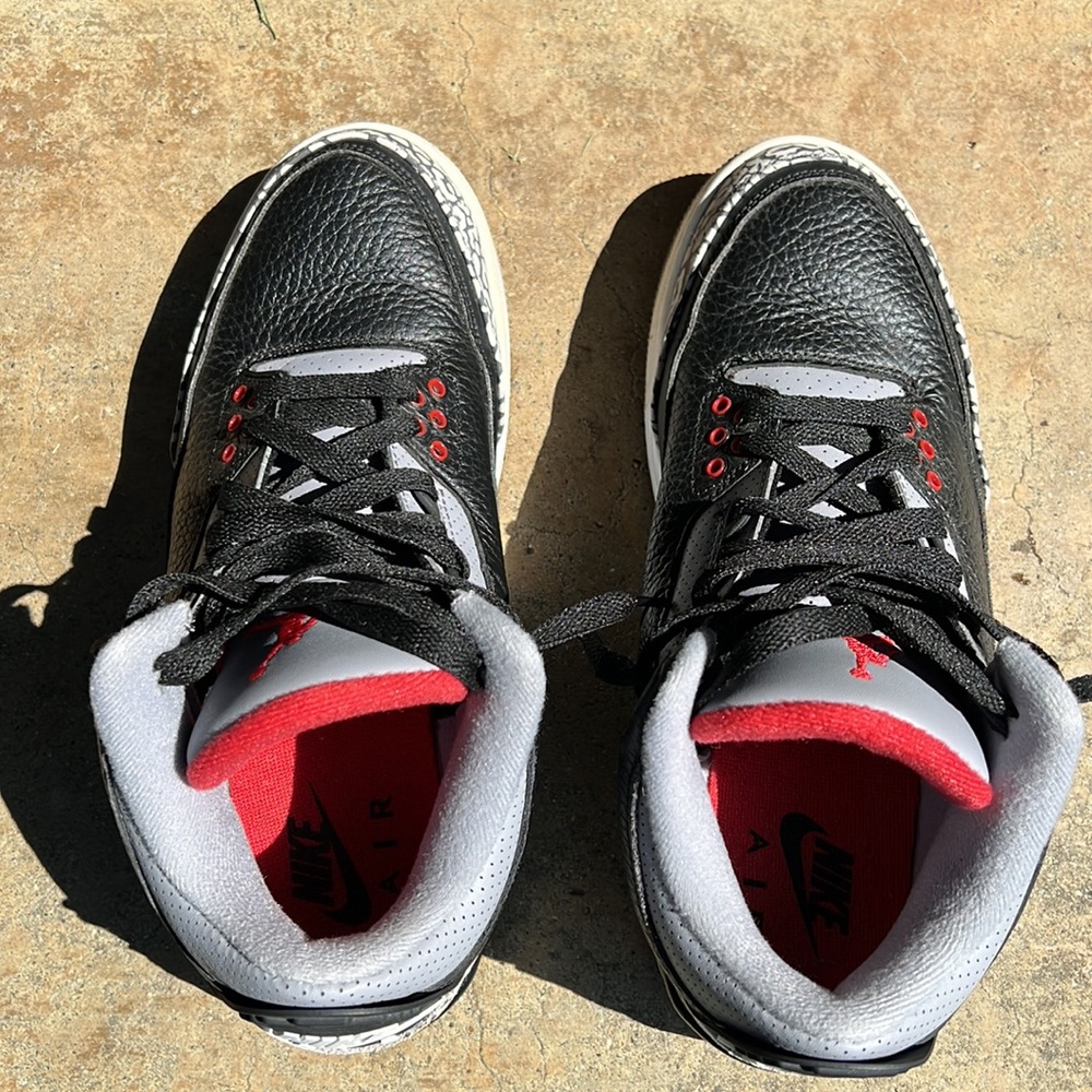 Nike Air Jordan 3 Black Cement 2018 in excellent condition. Men’s size 8.5 - Picture 2 of 9